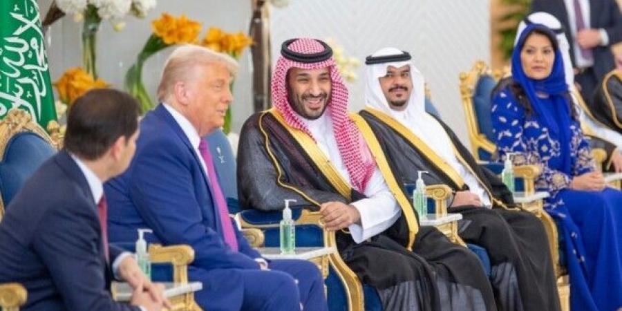 صحيفة الرياض: زيارة ترامب تؤكد الزيارة مكانة السعودية كقوة إقليمية مؤثرة