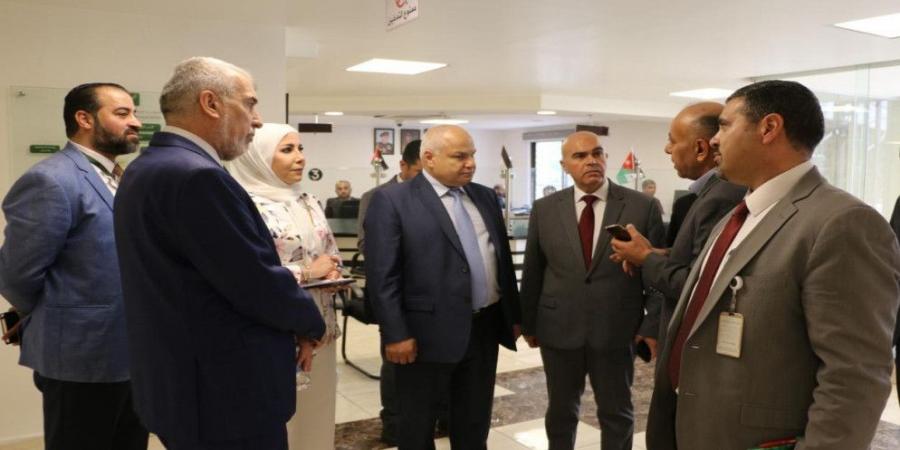 وزير العمل يؤكد أهمية تطوير وتفعيل الخدمات الإلكترونية في مؤسسة الضمان الاجتماعي