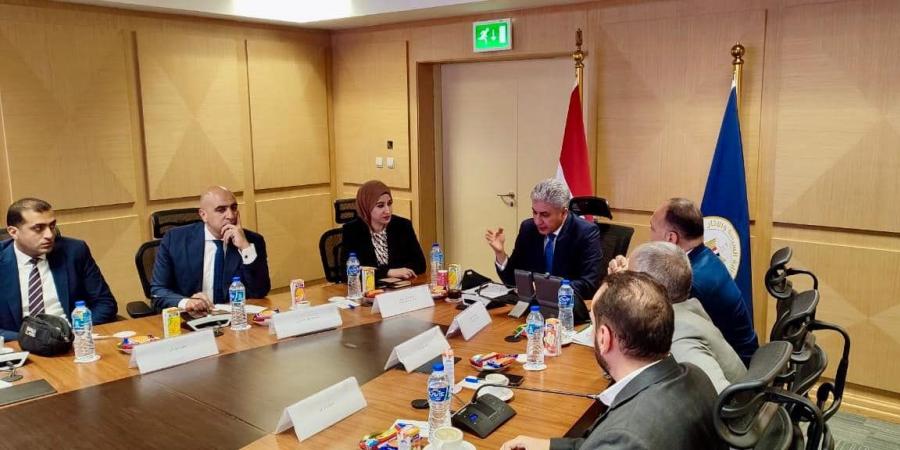 وزير السياحة يتابع منظومة الحصول على التأشيرة الاضطرارية بمنافذ الوصول