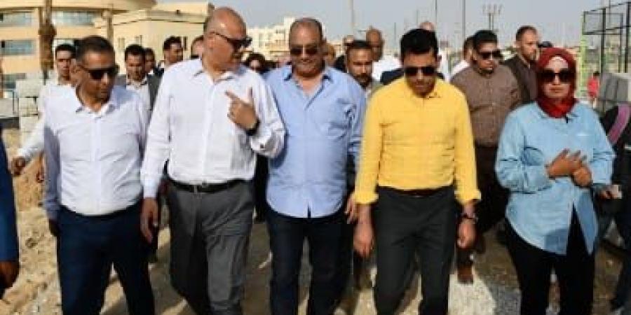 وزير الرياضة ومحافظ القليوبية يفتتاحان الملعب الرئيسي بمركز التنم