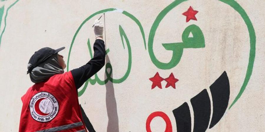 متطوعون من درعا يطلقون مبادرة لتزيين جدران مبنى كلية التربية الثالثة