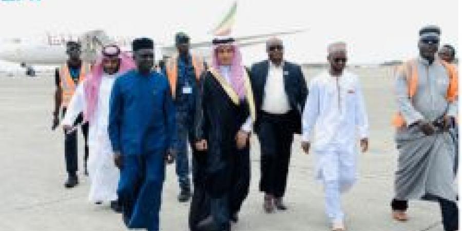 سفير خادم الحرمين الشريفين في غينيا كوناكري يُودّع حجاج بيت الله الحرام