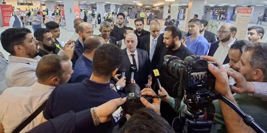 وزير الأوقاف يتفقد المغادرين من حجاج بيت الله الحرام خلال جولة على مطار دمشق الدولي