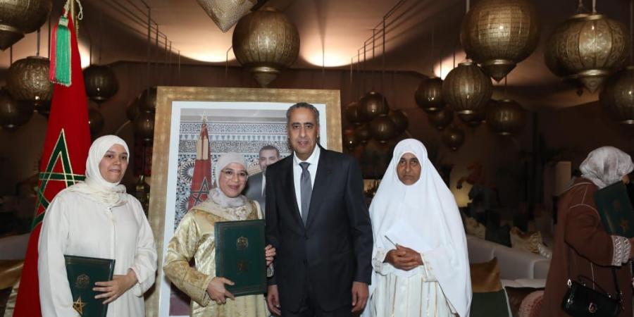 في لفتة إنسانية نبيلة.. حموشي يُسلم شققا ومنحا مالية لأسر شهداء الأمن الوطني