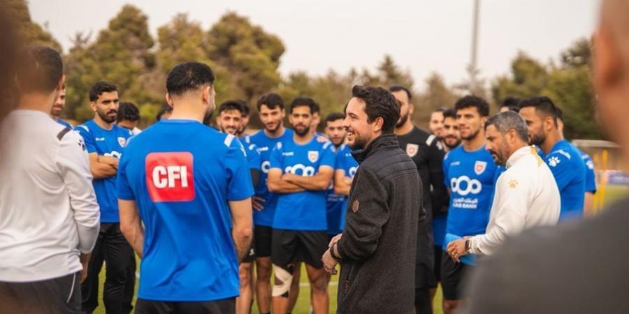 ولي العهد يتابع استعدادات نشامى المنتخب الوطني لمواجهة نظيره العُماني