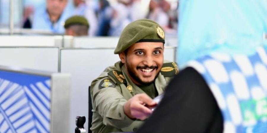 جوازات مطار المدينة تستقبل أولى رحلات حجاج أوزبكستان