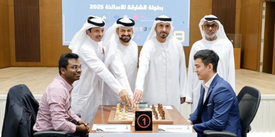 "الشارقة لأساتذة الشطرنج" ترفع شعار المفاجآت في الجولة الأولى