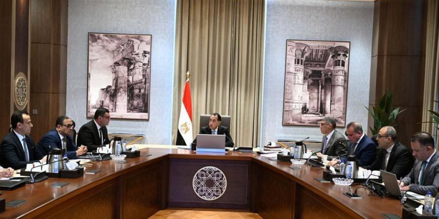 رئيس الوزراء يتابع الموقف التنفيذي لتطوير أرض مطار إمبابة ومنطقة عزيز عزت