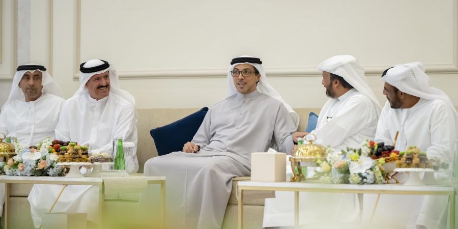 منصور بن زايد يحضر مأدبة غداء أقامها سلطان بن حمدان