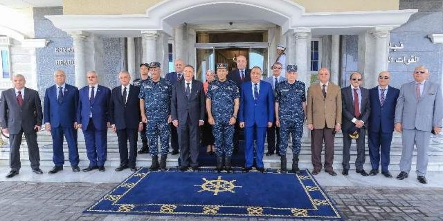 القوات البحرية تستقبل وفداً من أعضاء المحكمة الدستورية العليا