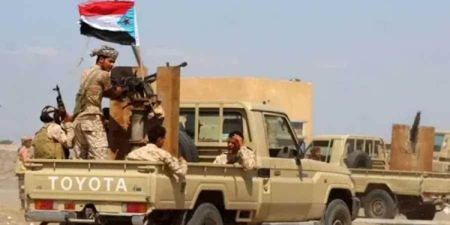 مقتل وإصابة مواطنين إثر انفجار على خط عام جنوبي اليمن