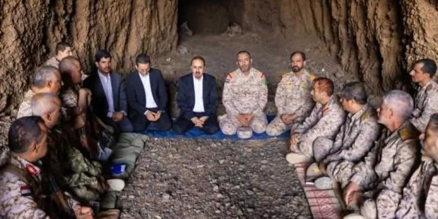 مسؤول بارز يتفقد خطوط النار في مأرب بتوجيه من الرئيس العليمي: اقتربت نهاية الحوثي ”شاهد”
