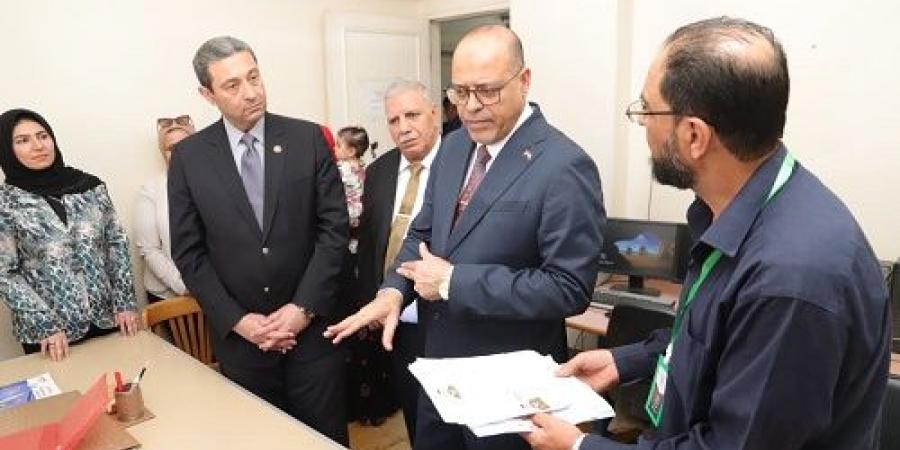 وزير العمل يحث العاملين "بالمديرية" على تكثيف الجهود في خدمة المو
