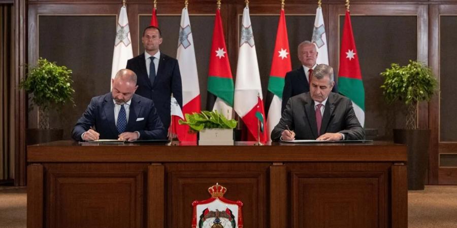 الملك ورئيس وزراء مالطا يشهدان توقيع اتفاقية ومذكرات تفاهم