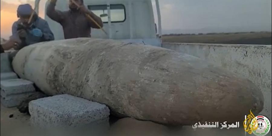 بعد القصف الإسرائيلي لمطار صنعاء .. انتشال قنبلة ”جدام” غير منفجرة يشعل الجدل في منصات التواصل