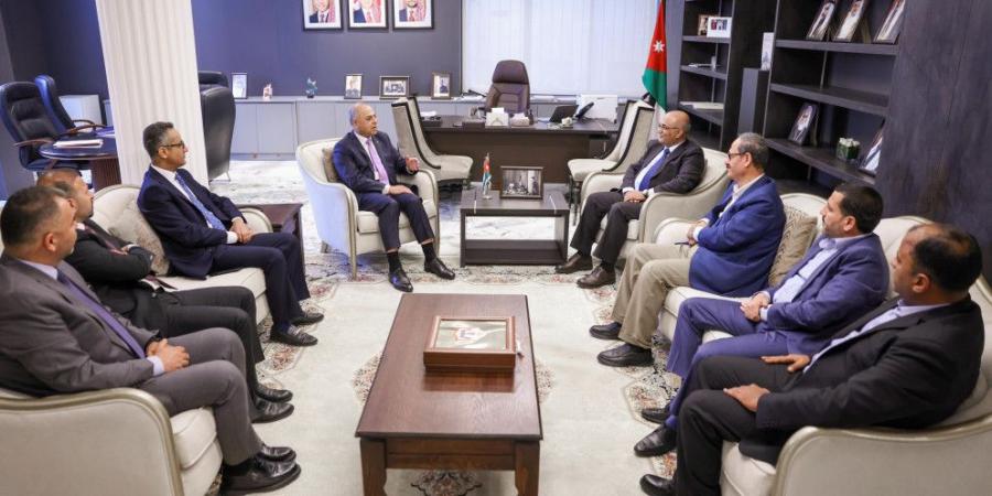 وزير دولة لتطوير القطاع العام يلتقي نقيب الصحفيين وعدداً من أعضاء النقابة