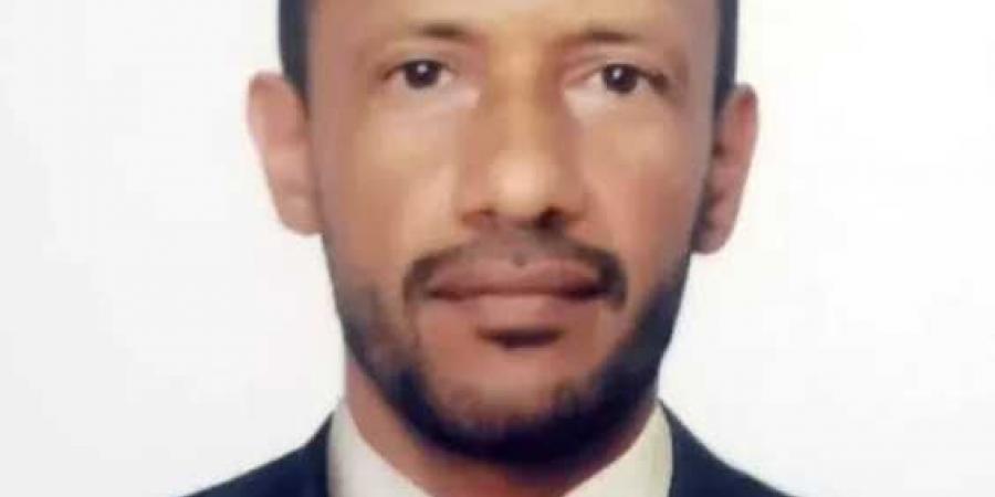 صحفي يمني يعلن استعداده لبيع كليته لسداد ديونه بعد عجزه عن توفير العلاج لوالده