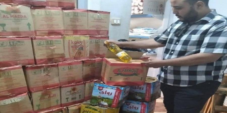 قبل تهريبها.. ضبط 420زجاجة زيت مُدعم و380عبوة سكر ناقص الوزن بالبحيرة