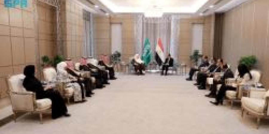 رئيس مجلس الشورى يلتقي رئيس الوزراء المصري بالقاهرة لبحث سبل تعزيز التعاون المشترك