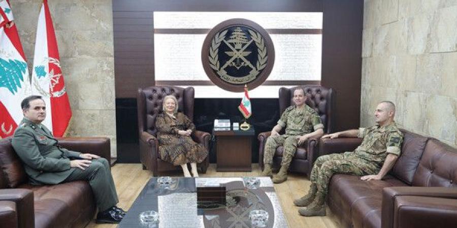 قائد الجيش بحث الأوضاع العامة مع السفيرة اليونانية واستقبل فيصل الصايغ