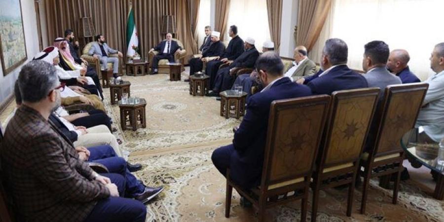 وزير الأوقاف يؤكد أهمية العمل المشترك لبناء مستقبل مستقر