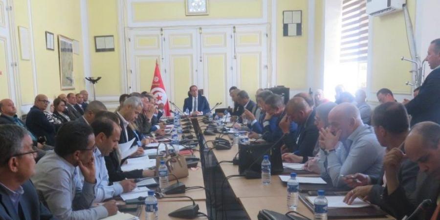 الاستعدادات لعيد الأضحى والعناية بنظافة المحيط محور جلسة عمل بولاية تونس