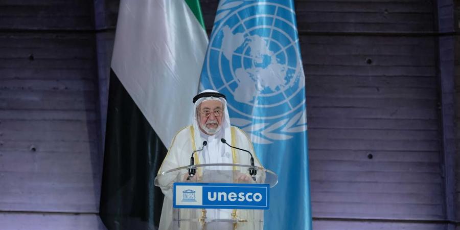 حاكم الشارقة يتسلم تكريماً خاصاً من اليونسكو