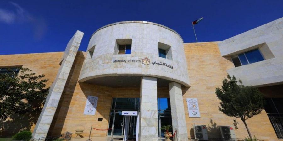 مركز شباب وشابات ناعور يستعرض احتياجاته خلال زيارة لوزير الشباب