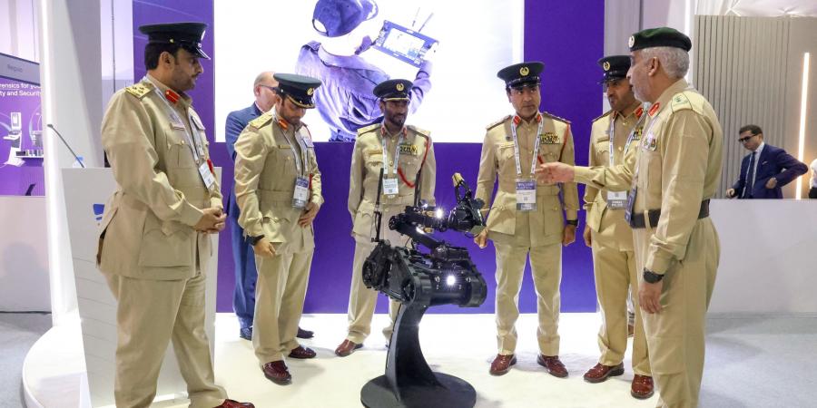 شرطة دبي تدشّن روبوتاً ذكياً وتعزز شراكاتها الدولية لحماية الأطفال