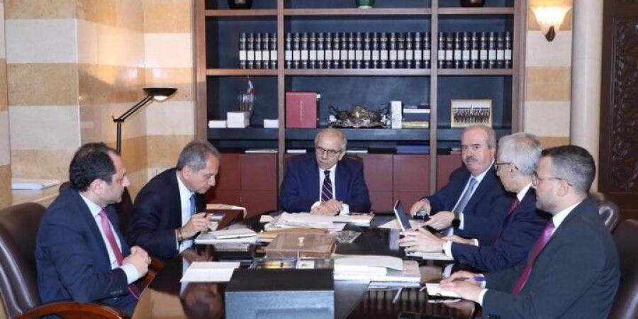 سلام ترأس اجتماعًا وزاريًا في إطار التحضير لزيارة وفد وزاري إلى العراق