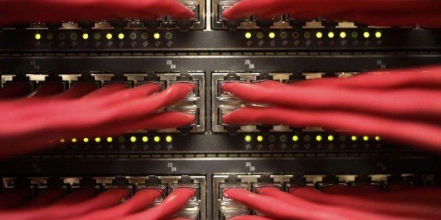 دولة الإمارات تطلق نموذج ذكاء اصطناعي عربي لتعزيز موقعها في سباق التكنولوجيا بالشرق الأوسط