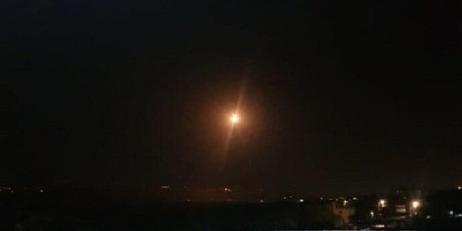 "المنار": محلقة اسرائيلية القت قنبلة على احد مراكب الصيادين في رأس الناقورة وتعرض اطراف بلدة حولا لرشقات رشاشة
