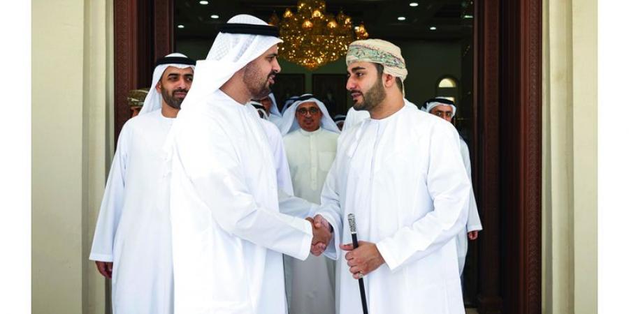 ذياب بن محمد ينقل تعازي رئيس الدولة إلى سلطان عمان في وفاة والدة السيدة «الجليلة»