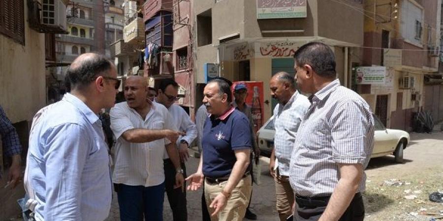 محافظ أسيوط يتابع ميدانيًا أعمال رصف شارع 26 يوليو بـ 7.5 مليون جنيه