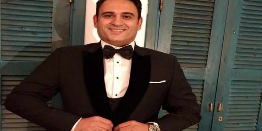 أكرم حسني يكشف سراً عن فيلمه مع ياسمين عبد العزيز