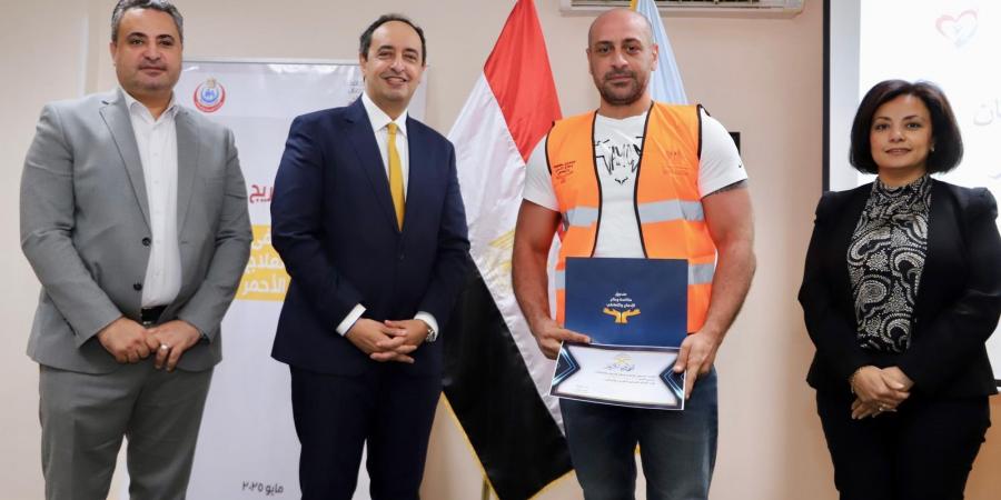 تخريج 100 متعافٍ من الإدمان بمركز العزيمة بالغردقة