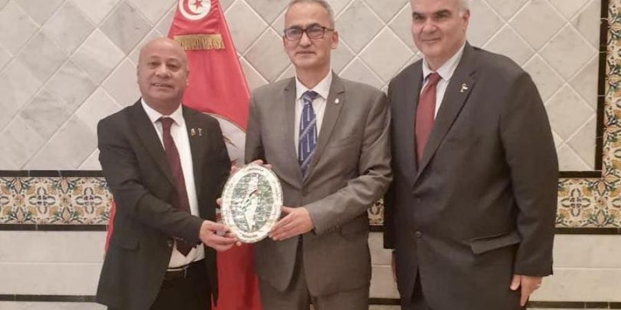 كاتب الدولة للخارجية يستقبل مسؤولا بمنظمة التحرير الفلسطينية ويؤكد دعم حق الفلسطينيين في تقرير مصيرهم