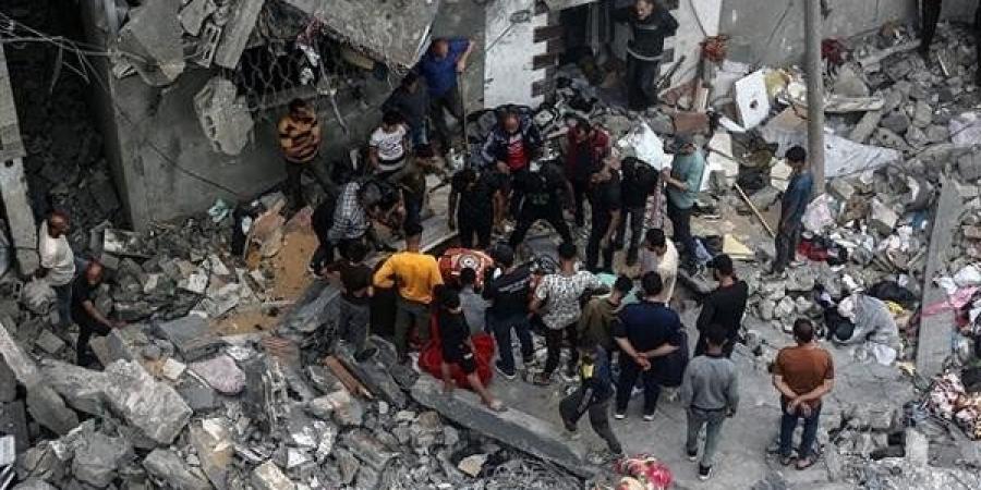 11 شهيدا فلسطينيا بينهم أطفال من عائلة واحدة بقصف الاحتلال الإسرائيلي لمنزل شرق خان يونس