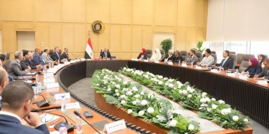 الوزير يعلن عن رخص بليت جديدة وخطة لتعميق صناعة الحديد