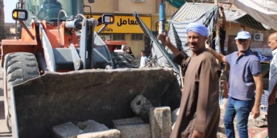 ‏رئيس مركز أرمنت جنوب يوجه برفع الإشغالات بشارع التحرير
