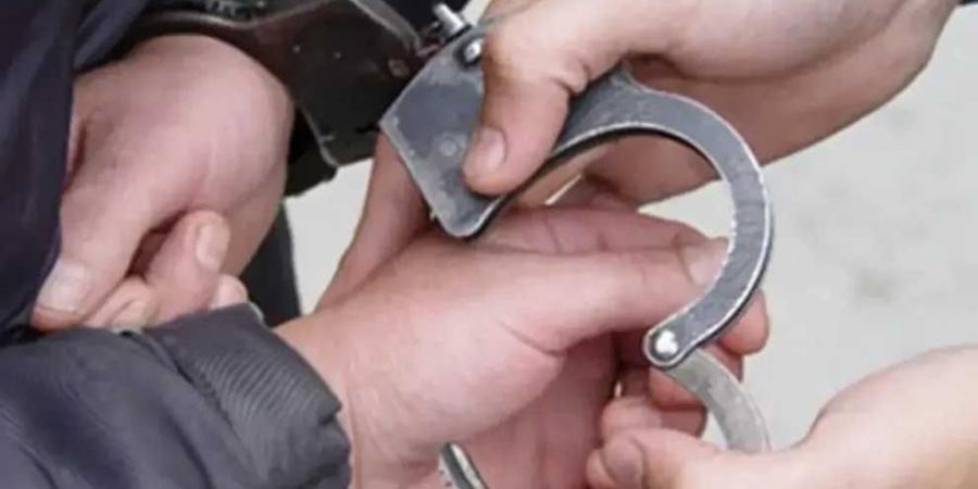 القبض على شخصين بتهمة النصب والاحتيال على تاجر في عدن بمبلغ 150 ألف دولار