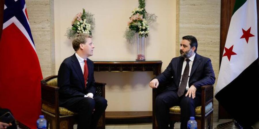 وزير الخارجية والمغتربين السيد أسعد الشيباني يلتقي وزير التنمية الدولية النرويجي السيد آسموند أوكروست