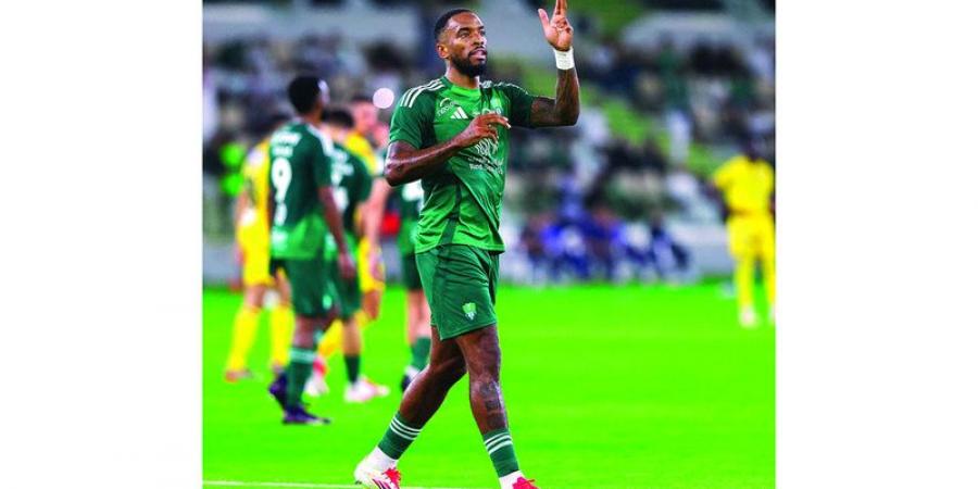 منتخب إنجلترا يستدعي هداف الأهلي السعودي إيفان توني