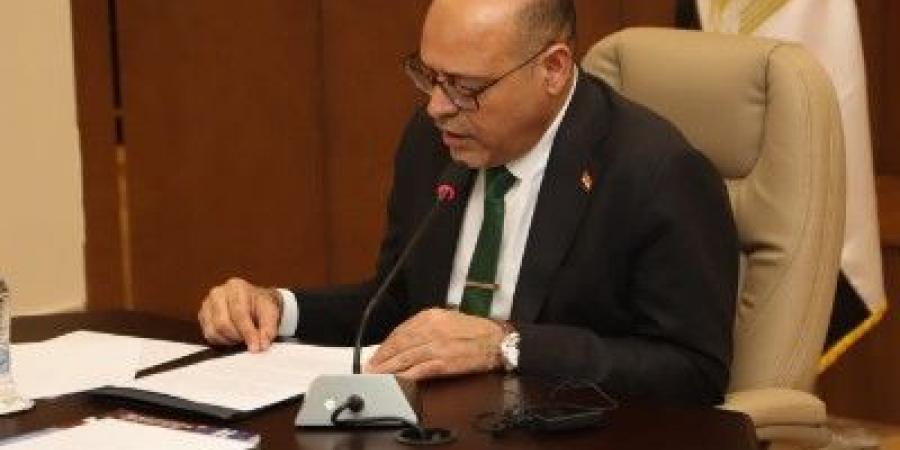 وزير العمل: تطورات إيجابية بشأن عامل تعرض لتعنيف من صاحب عمل سعودي