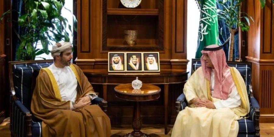 الجبير يستقبل سفير سلطنة عمان