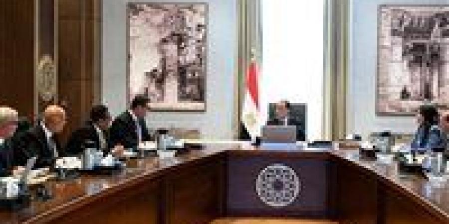 رئيس الوزراء يتابع الموقف التنفيذي لمنظومة مياه الشرب والصرف الصحي بمدن شرق وغرب القاهرة