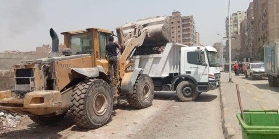 محافظة الجيزة ترفع 150 طن مخلفات في حملات نظافة مكبرة بمنطقة المصرف بحي بولاق الدكرور