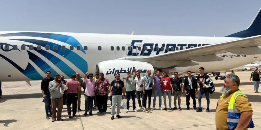 صور | بتوجيهات رئاسية.. مصر تُعيد 71 من رعاياها من طرابلس دون مقابل