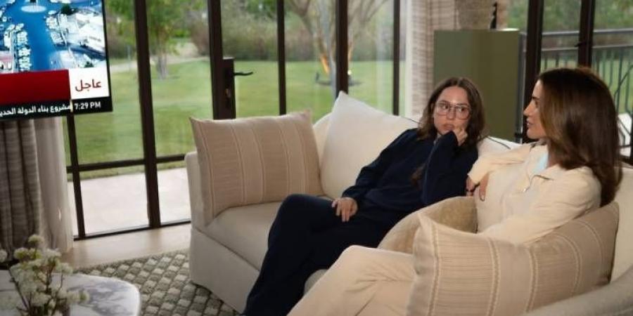 الملكة رانيا تعلق على غيابها عن الاحتفال الرسمي بعيد الاستقلال: تابعته من العقبة بسبب "الديسك"