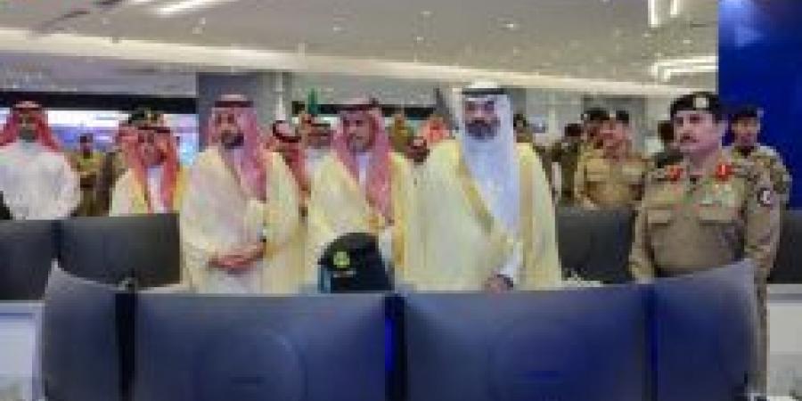 وزير الاتصالات يزور مركز القيادة بالمشاعر ويشيد بتكامل الجهود الأمنية والتقنية في الحج